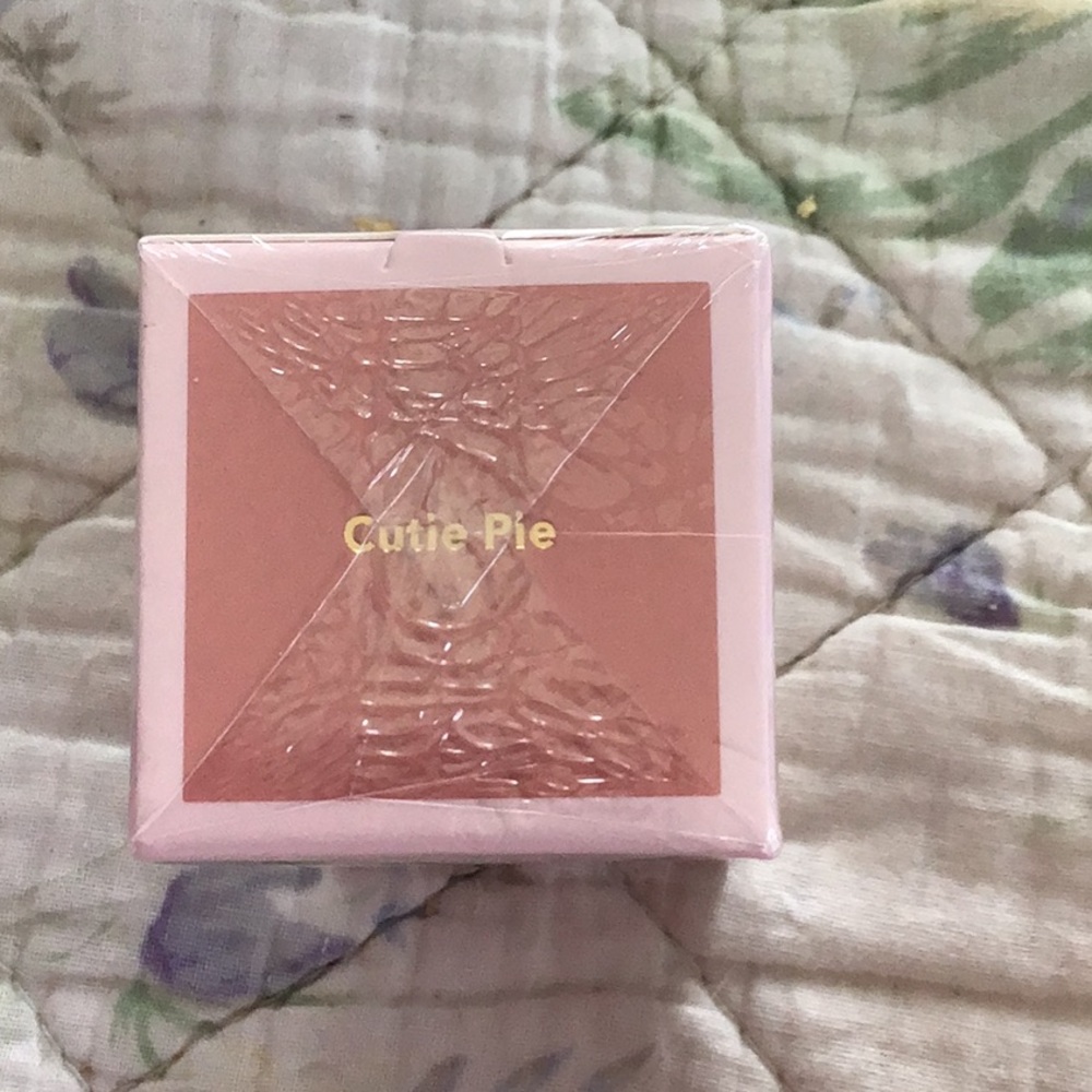 New Sheglam Color Bloom Liquid Blush in Cutie Pie 
Sealed in Box